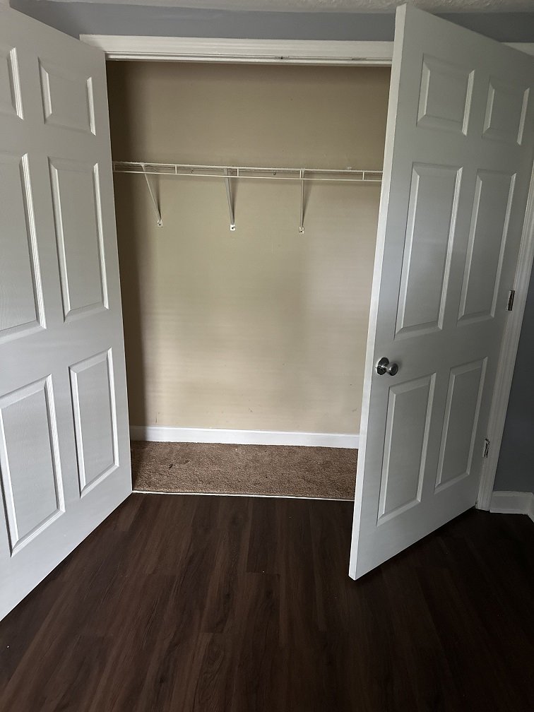 $1100/month 2 bd 1 ba Apartment near Churchhill Downs property image