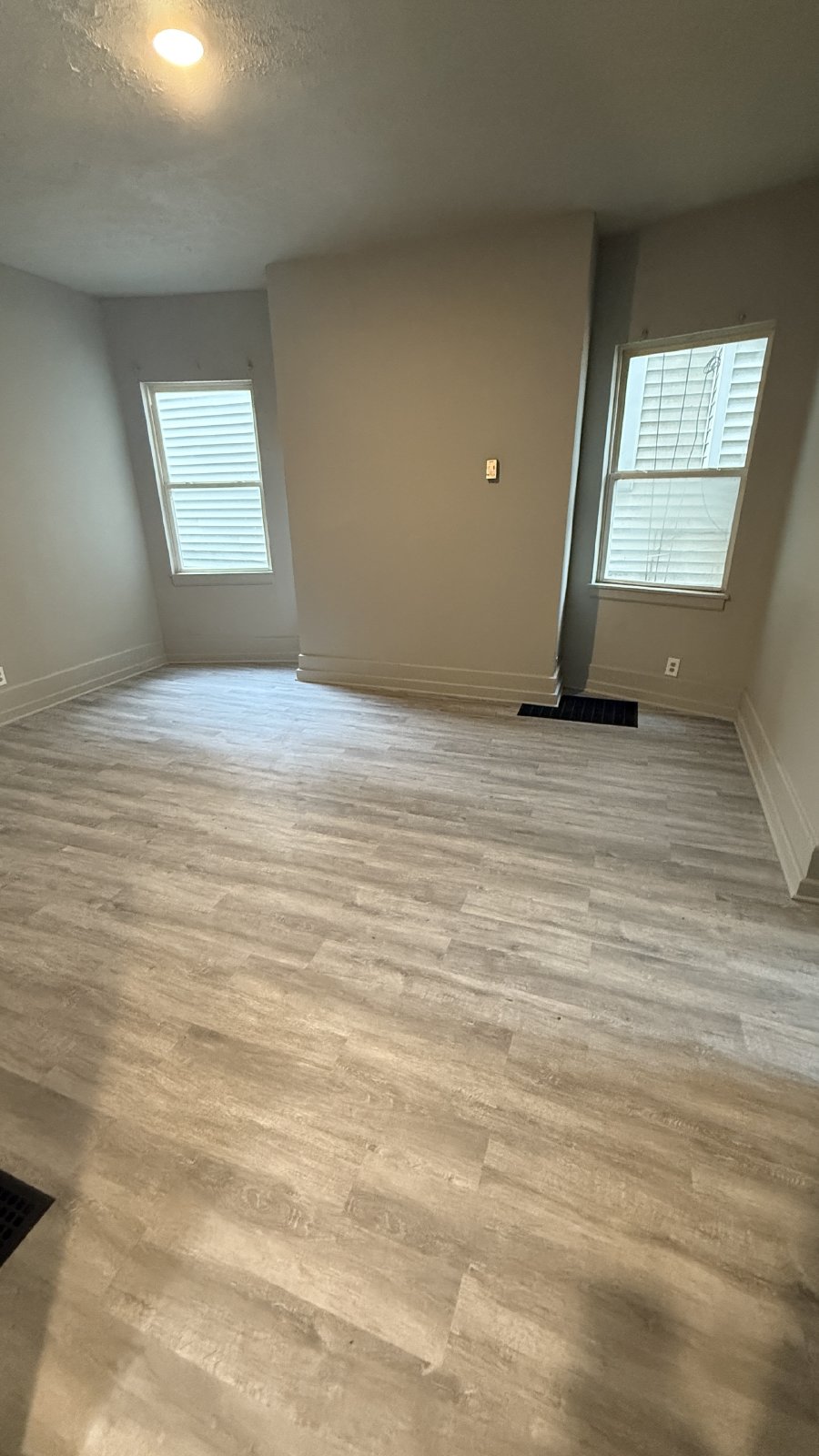 $1100/mo 2bd 1ba Town home. property image